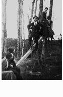 Visualizza foto: Altalena nel parco Parravicini (1913)